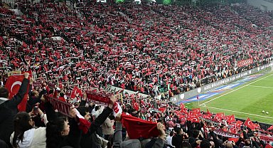 Bursa Osmangazi'de engelli bireylere milli maç sevinci