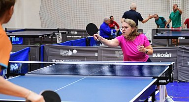 Bursa Osmangazi'de veteran sporcular final için ter döktü