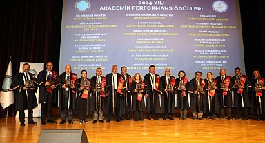 BUÜ’de 2024 Yılı Akademik Performans Ödülleri sahiplerini buldu