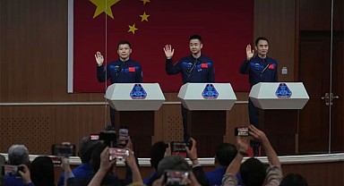 Çinli astronotlar uzaydan dönüş yaptı