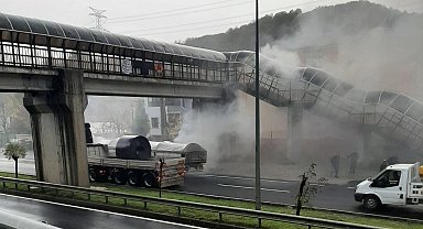 Düzce'de seyir halindeki tırın dorsesinde yangın çıktı