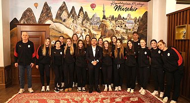 Galatasaray Sutopu Takımı'ndan Başkan Arı'ya ziyaret