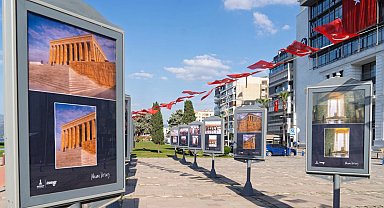 Gazeteci Korcan Karar'ın "Anıtkabir" sergisi İzmir'de açıldı