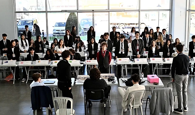 Genç delegeler ASSİM'de basın özgürlüğünü tartıştı