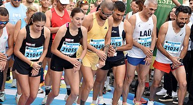 Girne Yarı Maratonu'nda adımlar dayanışmaya attı