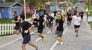 İstanbul Beylikdüzü'nde yüzlerce kişi Ata'ya saygıya koştu