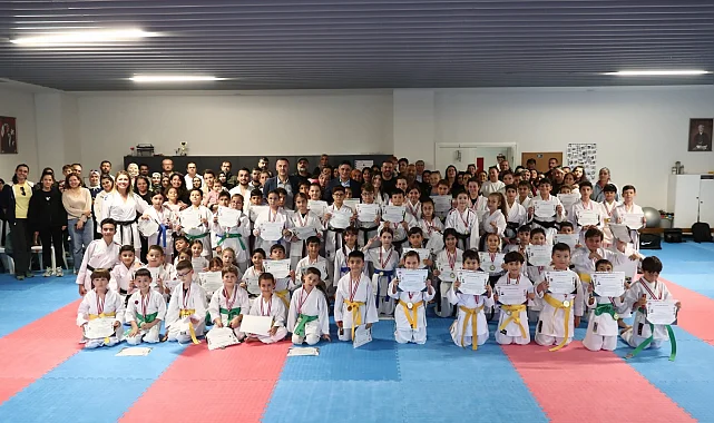 İzmir Aliağa'da 75 sporcu yeni kuşağa sahip oldu