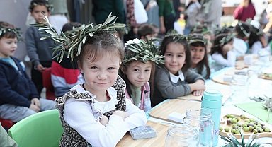 İzmir Aliağa'da minik eller zeytinle buluştu