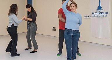 İzmir'de görme engellilere 'dansla terapi'