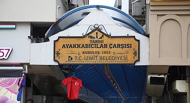 İzmit'te Tarihi Ayakkabıcılar Çarşısı'nın çatısı yenileniyor