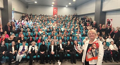 Kadınlar, Atatürk’ü sevdiği şarkılarla andı