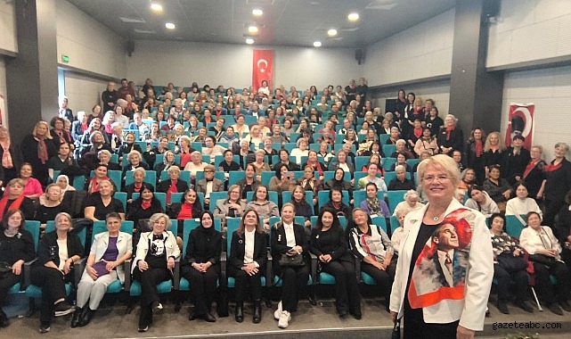 Kadınlar, Atatürk’ü sevdiği şarkılarla andı