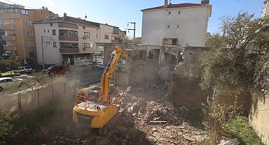 Kocaeli Çayırova'da metruk binalar yıkılıyor