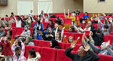 Kocaeli'de Gölcüklü çocukları neşelendiren tatil hediyesi