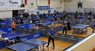 Masa tenisinin ustaları Osmangazi'de buluştu