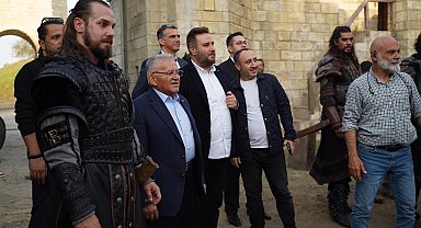 Memduh Büyükkılıç'tan İstanbul'da film platosuna ziyaret