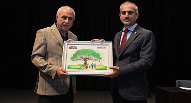 Nurullah Genç, Çayırova Kitap Günleri'nin son gün konuğu oldu