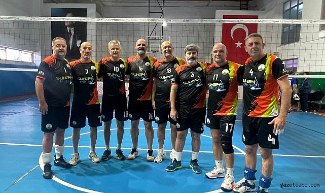 Osmangazi’nin Veteran Voleybolcuları Zirveye Çıktı