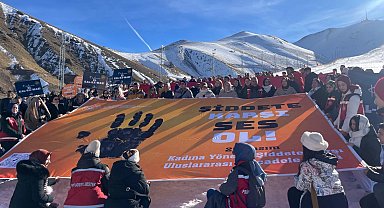 Palandöken'de 'Şiddete Karşı Tek Yürek'... Kadınlar ön saflarda yürüdü