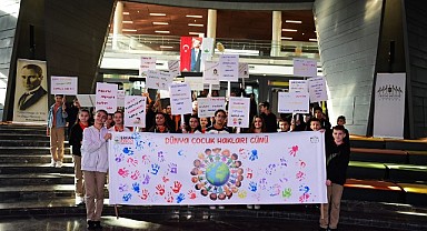 ‘Renkli Pankartlar Atölyesi’ Çocuk Haklarına Dikkat Çekti