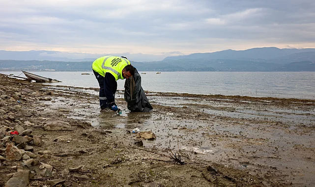Sapanca Gölü'nde ekosistemi koruyan kıyı temizliği