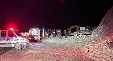 Sivas'ın Divriği'ndeki göçükte arama çalışmaları sürüyor