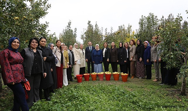 Topuklu iş kadınları ile şalvarlı köylü kadınları aynı tarlada buluştu