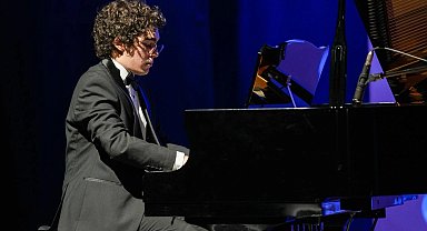 Trabzon'da piyano resitali büyük alkış aldı