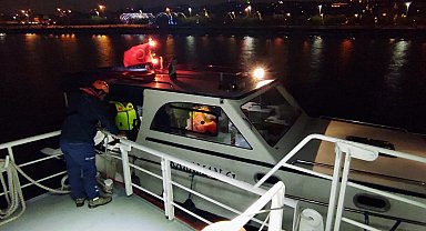 Yenikapı açıklarında 4 kişilik tekne emniyete alındı!