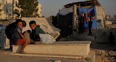 Yıkılan Evler Mezarlıkta Hayat