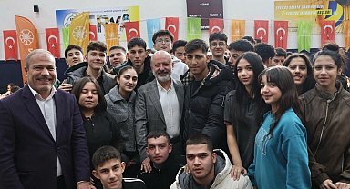 Ahmet Çolakbayrakdar'dan gençlerle coşkulu buluşma