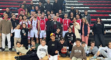 Antalya Muratpaşa basketbol namağlup şampiyon