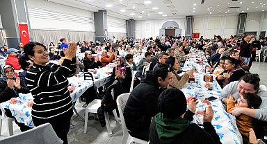 Başkan Eşki, Bornovalılarla yılbaşı yemeğinde buluştu