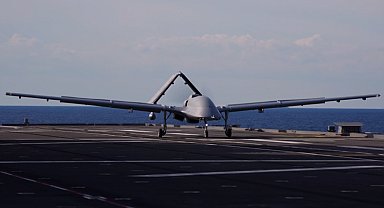 Bayraktar TB3'ten tarihi başarı! TCG Anadolu'da KUSV kontrol testi başarıyla tamamlandı