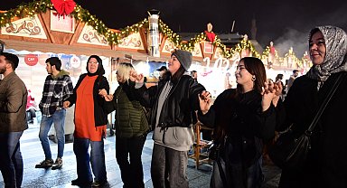 Bursa Osmangazi Meydanı'nda yeni yıla hazırlık coşkusu sürüyor