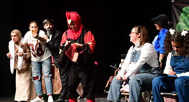 Bursa Osmangazi'de engelliler ilk kez sahneye çıktı