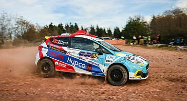 Bursa Osmangazi'nin gururundan podyumda çifte başarı