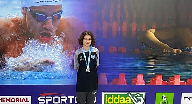 Çayırovalı yüzücüden 4 madalya birden