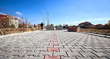 Denizli Büyükşehir'den Çivril'e 100 bin metrekarelik kilit parke yatırımı