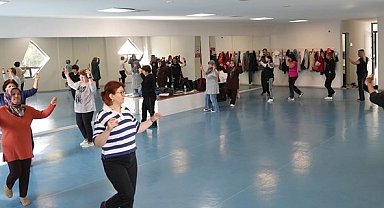 Denizli'de akadınlara zeybek kursu başladı