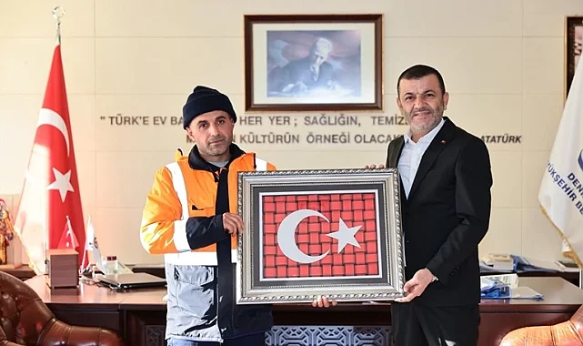 Denizli'de Büyükşehir personelinden alkışlanacak bayrak hassasiyeti