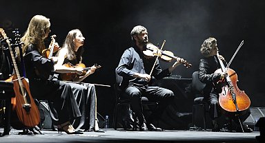 Dünyaca ünlü piyanist İzmir'de ayakta alkışlandı