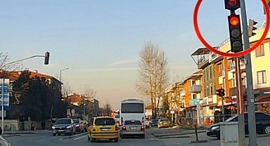 Düzce'de kırmızı ışık ihlali tepki çekti