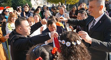 Gölcük'te engelli bireyler renk kattı