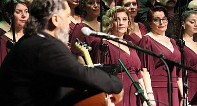 İstanbul Maltepe'de usta yorumcu Ruhi Su unutulmadı