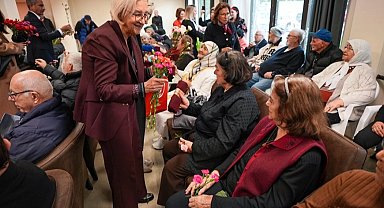 İstanbul'da huzurevi sakinlerine yeni yıl ziyareti