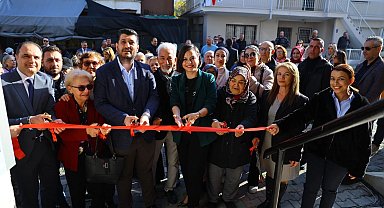 İzmir Karabağlar'da İleri Yaş Akademileri açıldı