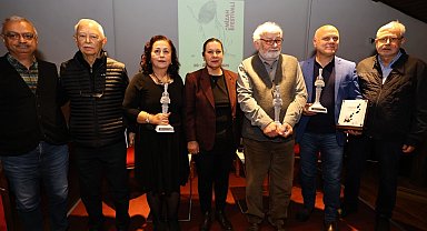 İzmir Mizah Festivali yoğun ilgiyle devam ediyor