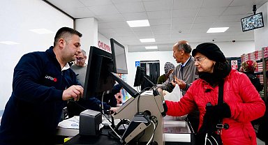 İzmir Tire'ye açılan mağaza yeni yıl hediyesi oldu