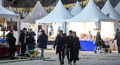 İzmir'de Kültürpark'a yeni yıl ruhu geldi